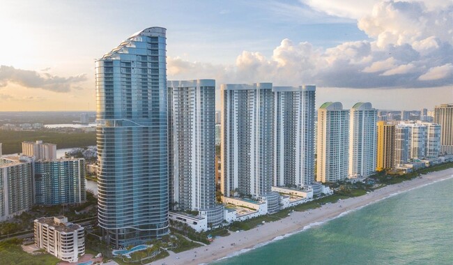 Building Photo - 16001 Collins Ave