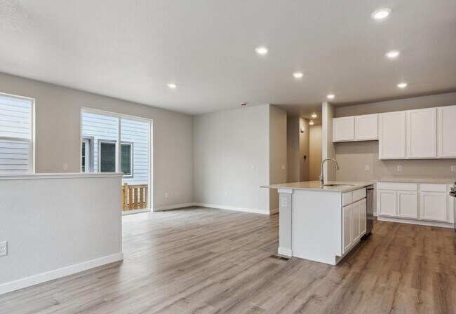 Foto del edificio - Alder Creek Duplex - 3bd 2.5ba 2,705sq.ft. Built in 2025