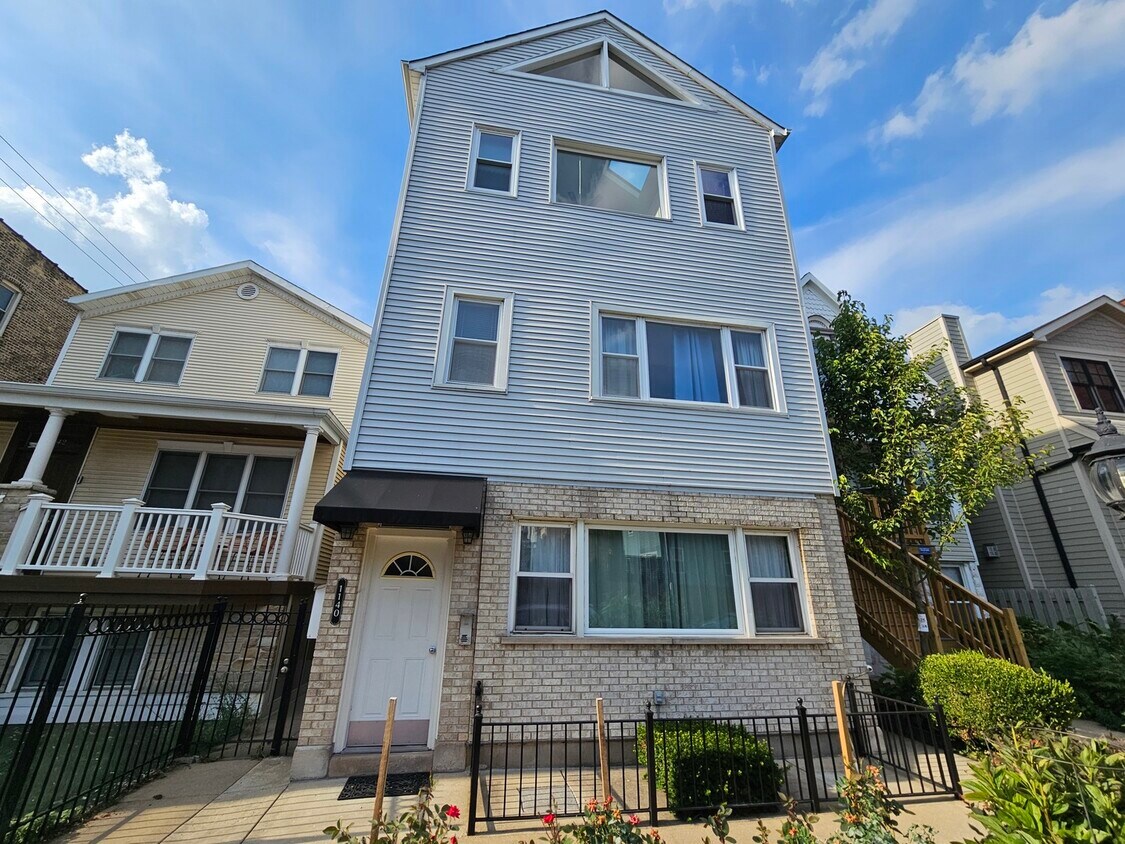 Foto principal - 1140 W Barry Ave