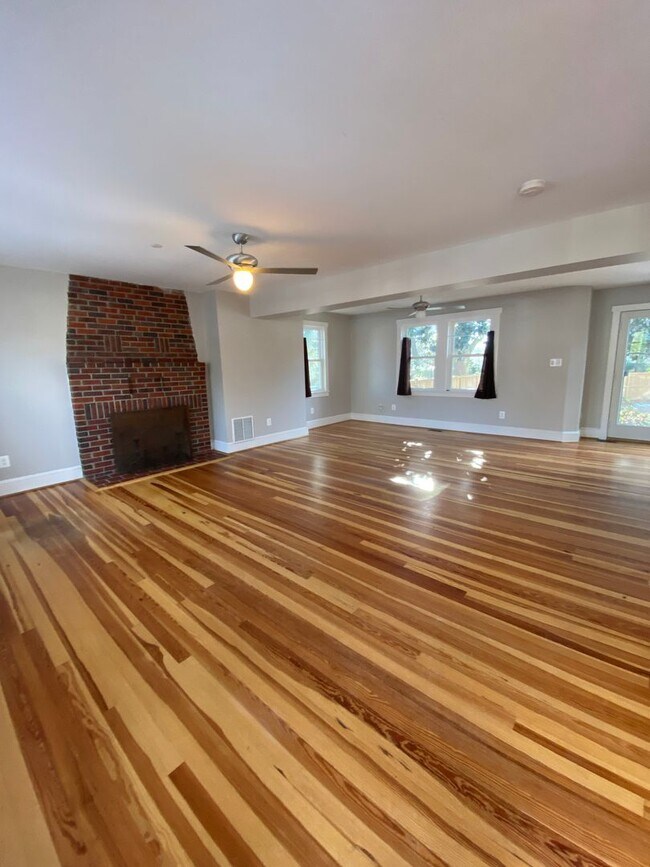 Foto del edificio - 4 Bedroom / 2 Bath Eastport Cape Cod