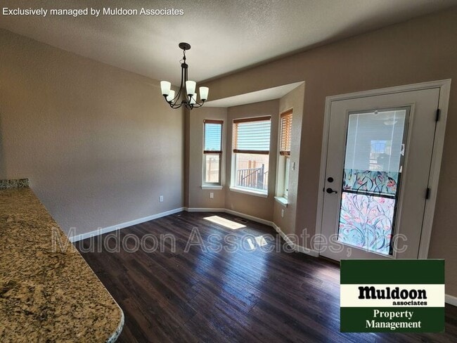 Building Photo - 326 N Longmont Dr