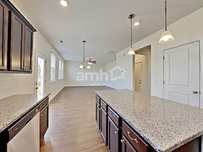 Foto del edificio - 5208 Lake Maxwell Dr