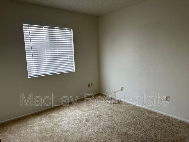 Building Photo - 1586 W Curry Dr