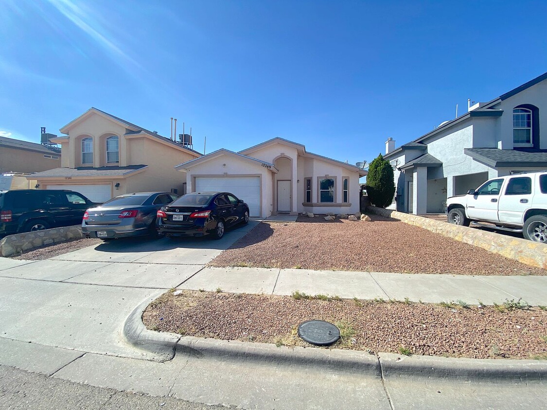 Foto principal - East El Paso 3 bed Refrig A/C