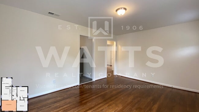 Building Photo - 2 Bedroom Cottage in Crestwood Noth