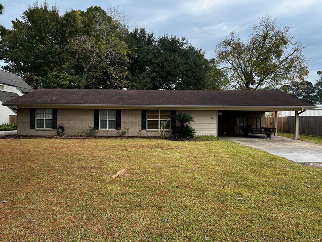 Building Photo - 3 Bedroom, 2 Bathroom, Brick Home with large yard