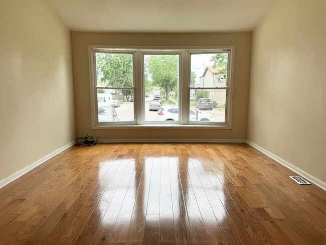 Building Photo - 9120 Hollyberry Ave