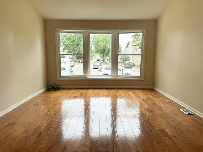 Foto del edificio - 9120 Hollyberry Ave