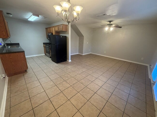 Foto del edificio - COMING SOON!! 3 Bedroom Duplex in Farmington!