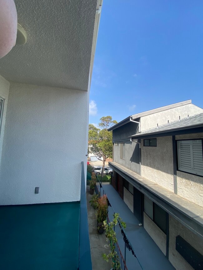 Building Photo - Bright Large Units With Extended Balconies