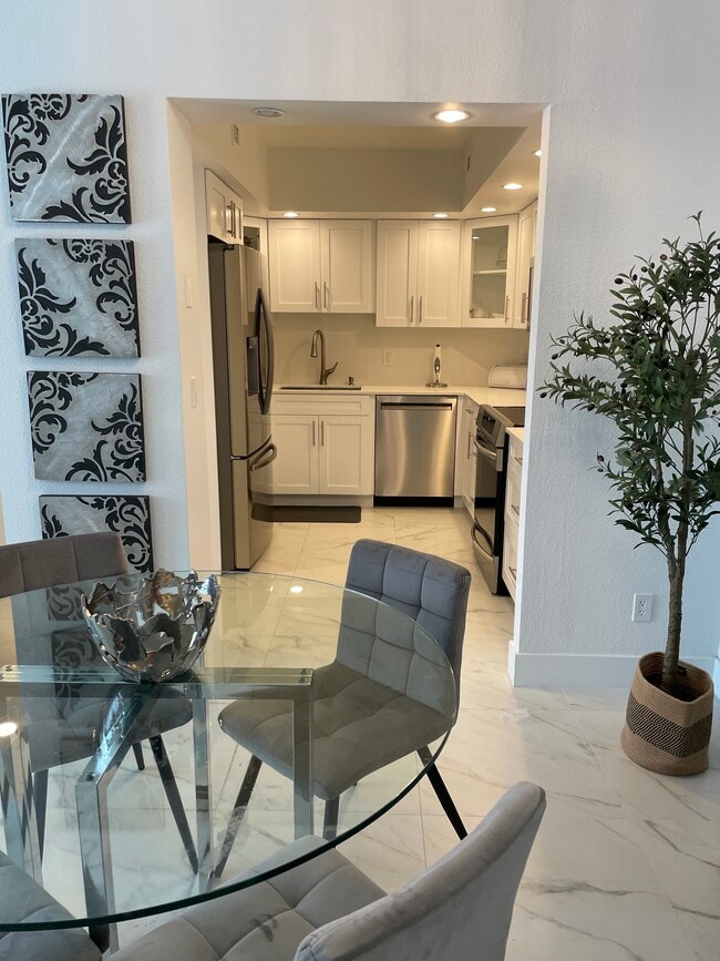 Foto del edificio - 5600 Collins Ave