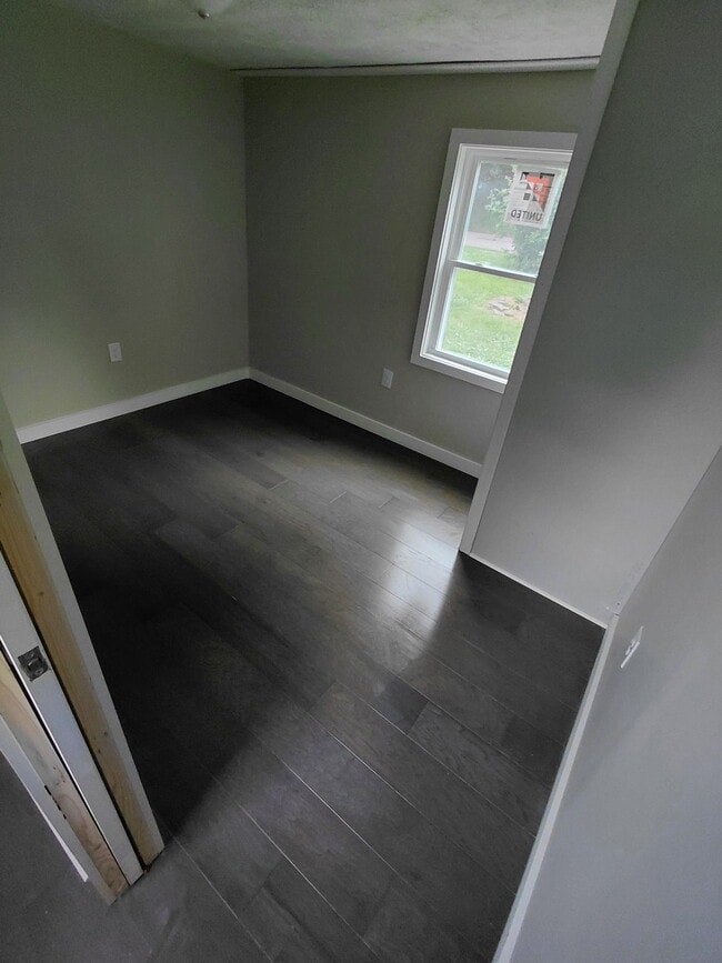 Building Photo - 223 Stinson Dr