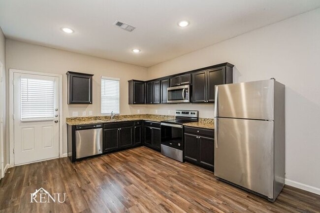 Building Photo - 6202 Old Bridge Way