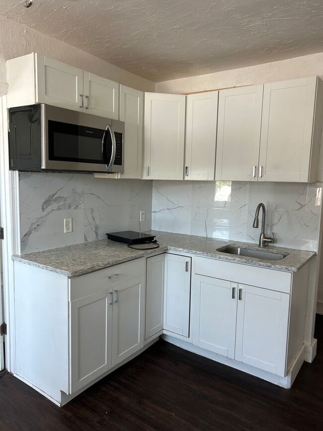 Building Photo - 1 Bed/1 Bath Apartment with all utilities ...