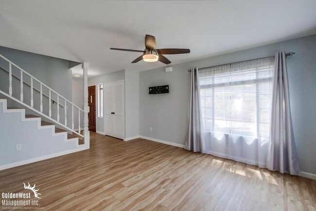 Building Photo - Spacious 2Bd 2.5Ba Two-Story Condo in Alli...