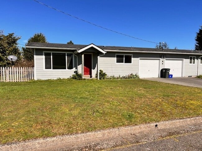 Building Photo - 0403 - Lewis Duplex