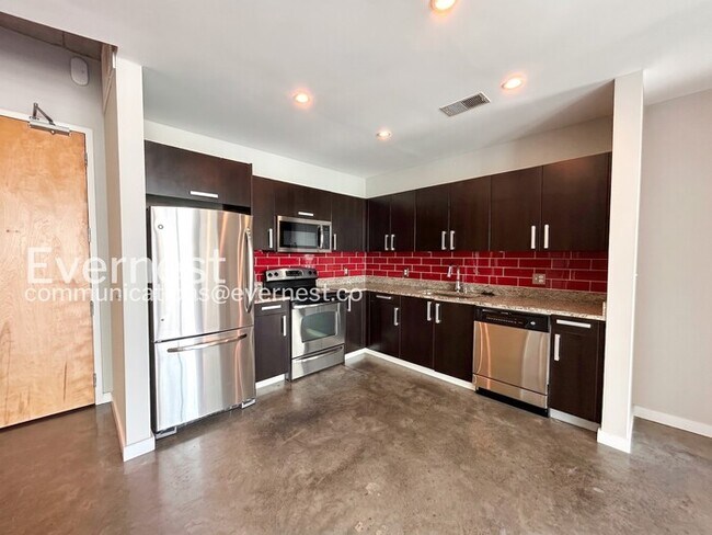 Foto del edificio - 600 12th Ave S