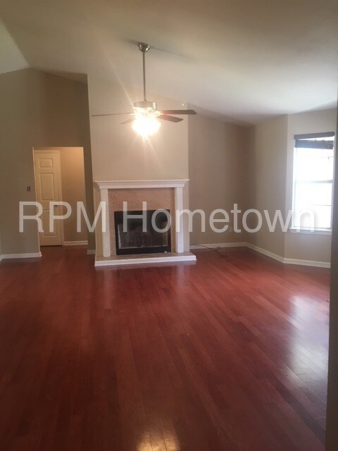 Building Photo - 105 Brentwood St