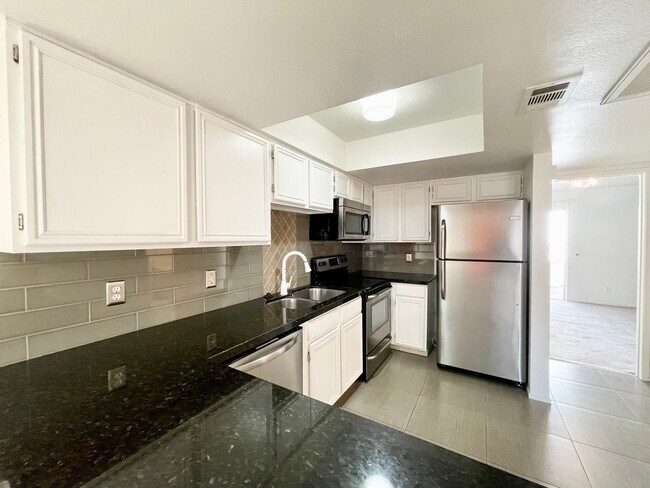 Foto del edificio - AVAILABLE NOW! 1 Bedroom 1 Bathroom Condo ...