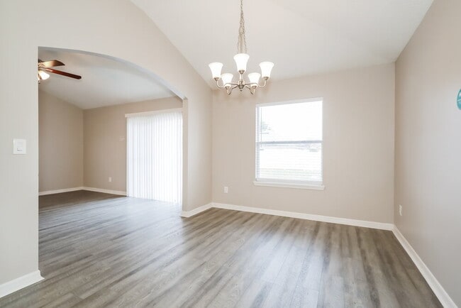 Building Photo - 2704 Creekfront Dr