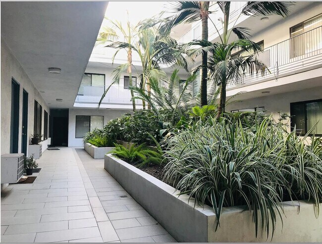 Foto del edificio - 1930 N Vermont Ave