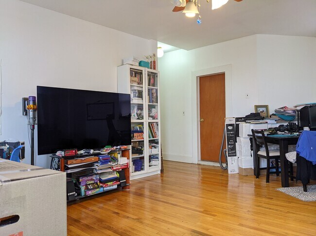 livingroom - 553 Undercliff Ave