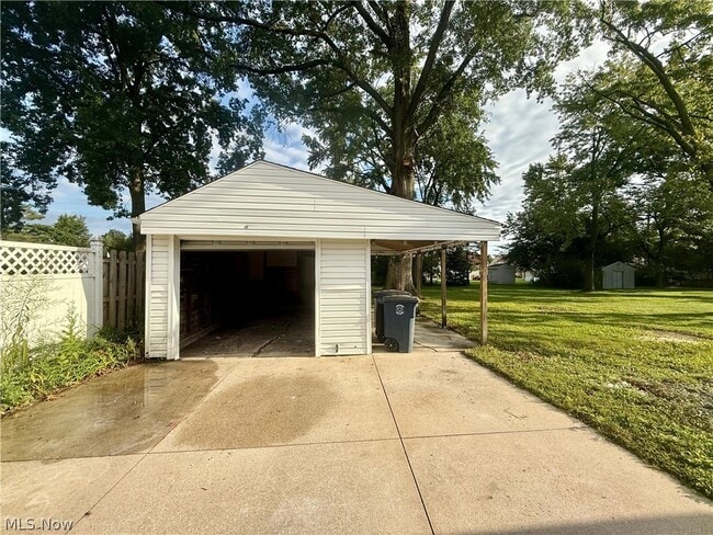 Building Photo - 5363 Summit Rd