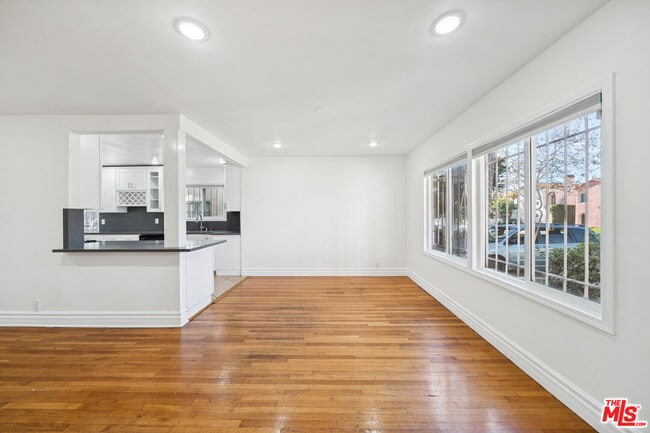 Building Photo - 112 S Detroit St