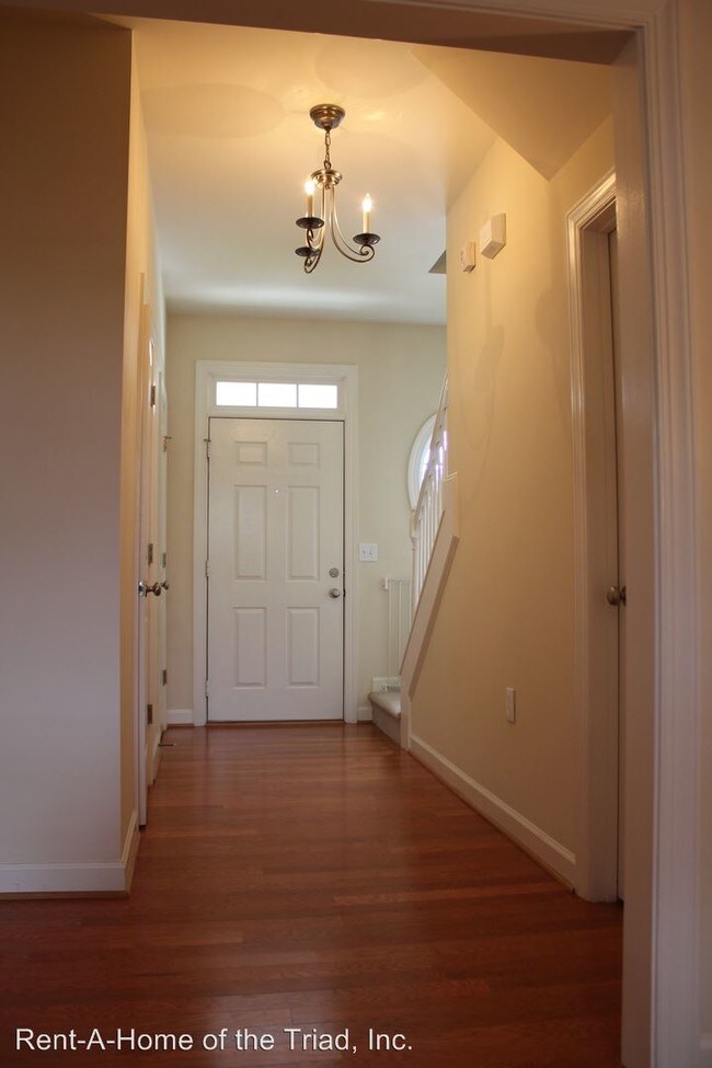 Building Photo - 3 br, 2.5 bath House - 1429-C New Garden Road