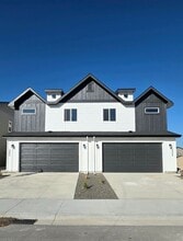 Building Photo - 333 Eden Rose St