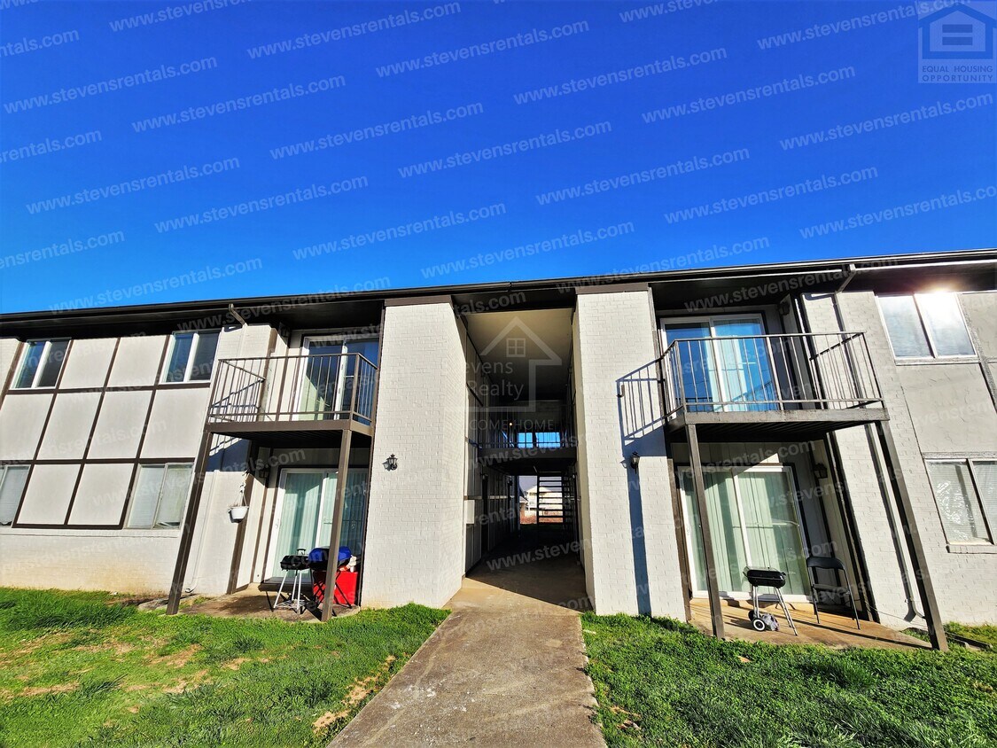 Primary Photo - 235 Vinewood Rd