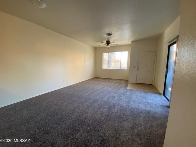 Foto del edificio - 1265 E Weimer Cir