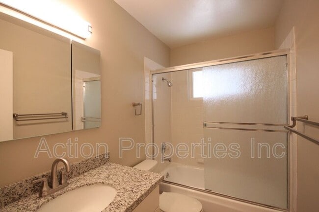 Building Photo - 685 Foxtail Dr