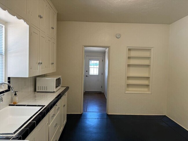 Foto del edificio - 1226 N Olsen Ave