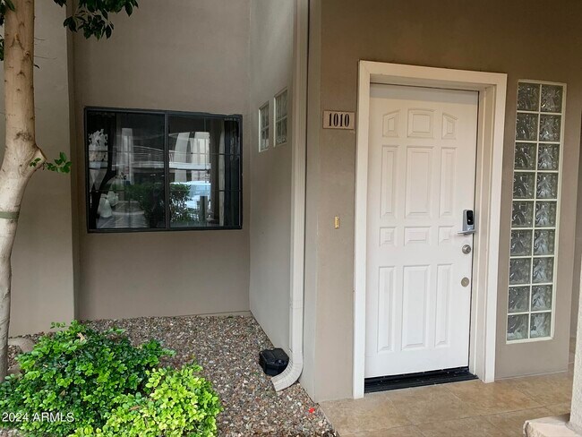Foto del edificio - 7609 E Indian Bend Rd