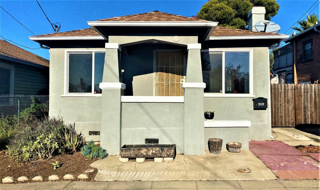 Foto principal - Nice 3bd/1ba in Oakland's Allendale Neighb...