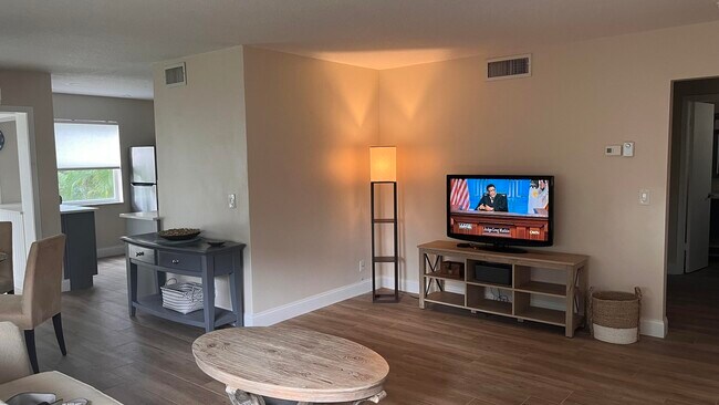 Foto del edificio - 28 Colonial Club Dr