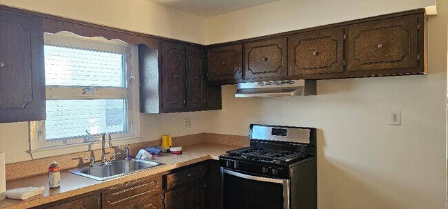 Foto del edificio - 646 Armstrong Ave