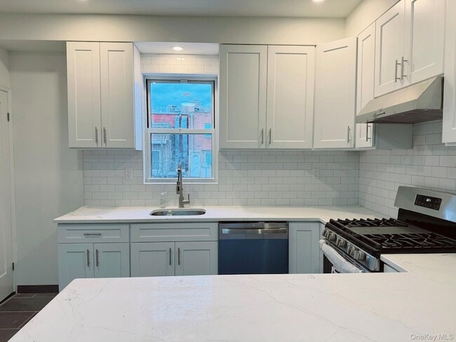 Building Photo - 68-11 Dartmouth St