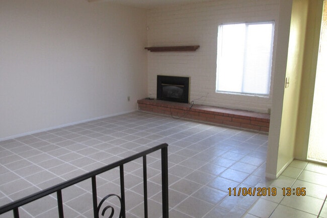 Building Photo - Spacious and Convenient!