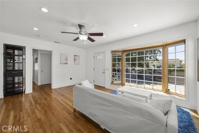 Foto del edificio - 7418 Farmdale Ave
