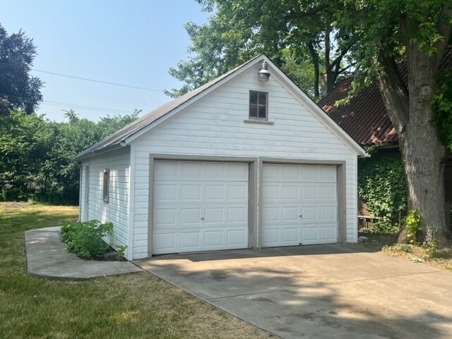 Building Photo - 910 W Downer Pl