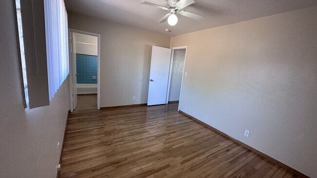 Foto del edificio - 3728 Ingraham St
