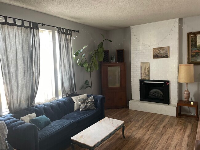 Foto del edificio - 8106-101 Sonnet Ave