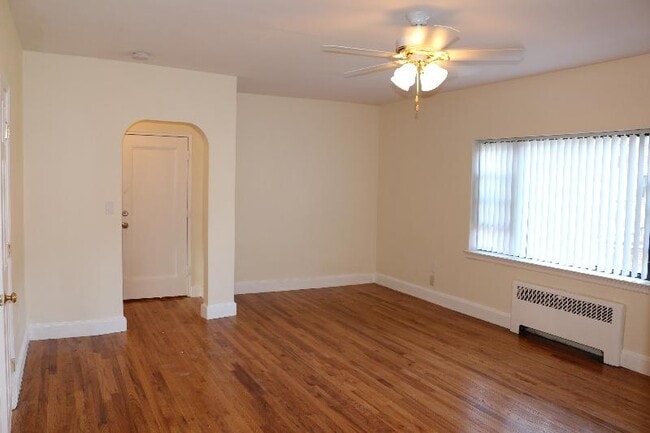 Building Photo - 116 Longwood Ave