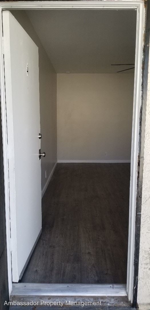 Building Photo - 1153 W 106th St