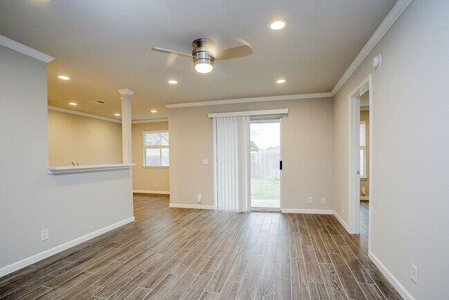 Foto del edificio - Charming 3/BR 2/BA One-Story Home with Gar...