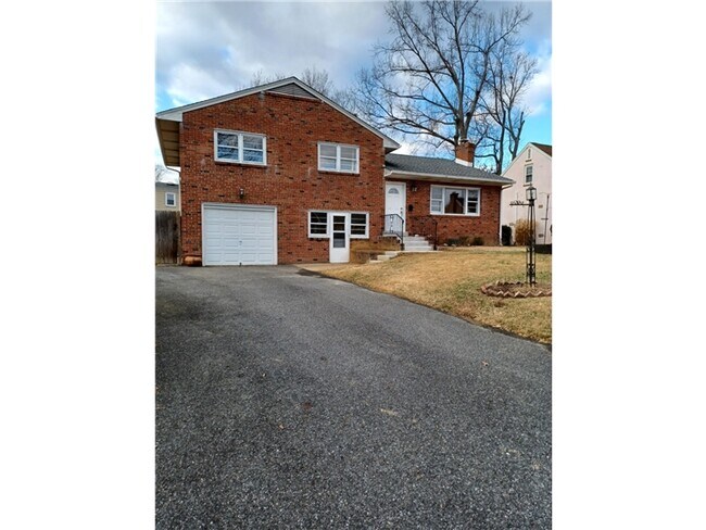 Building Photo - 506 Lennox Rd