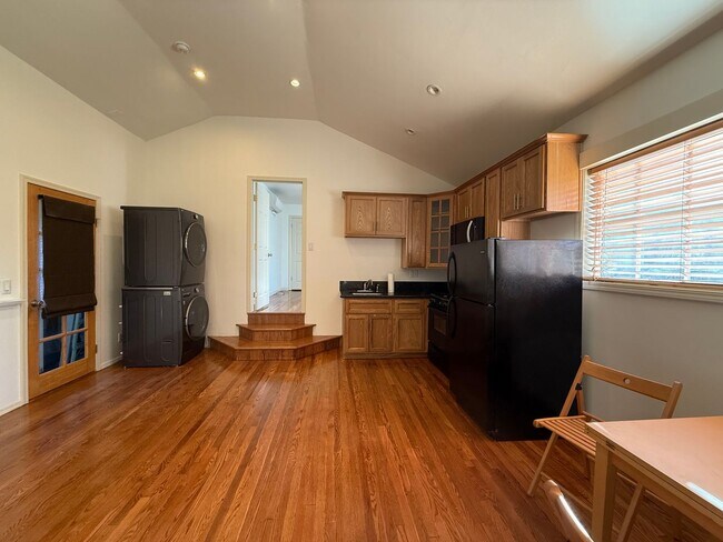 Foto del edificio - 1 bed, 1 bath Guest unit in Woodland Hills