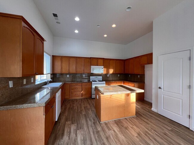 Foto del edificio - 4 bedroom Fernley Home.